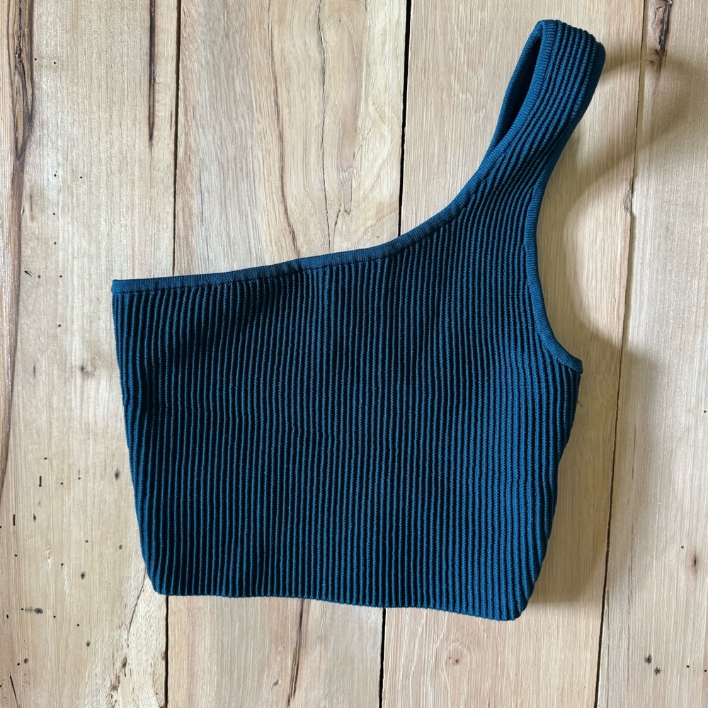 Aritzia crop top